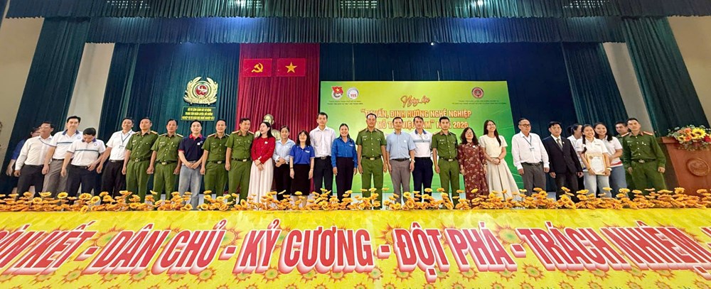 Hơn 1.200 chiến sĩ tham gia Ngày hội tư vấn nghề nghiệp, hỗ trợ việc làm năm 2026 - ảnh 1