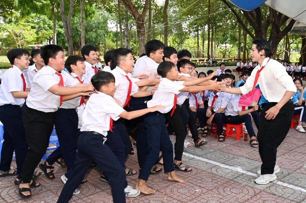 Sân khấu hóa tuyên truyền phòng, chống bạo lực gia đình trong trường học - ảnh 9