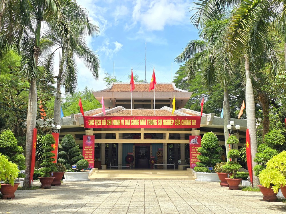 Người dân miền Tây Nam Bộ về Long Đức tưởng nhớ Bác Hồ    - ảnh 3