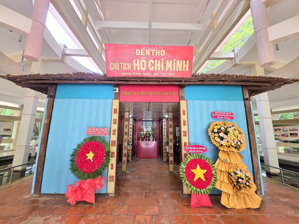 Người dân miền Tây Nam Bộ về Long Đức tưởng nhớ Bác Hồ    - ảnh 4