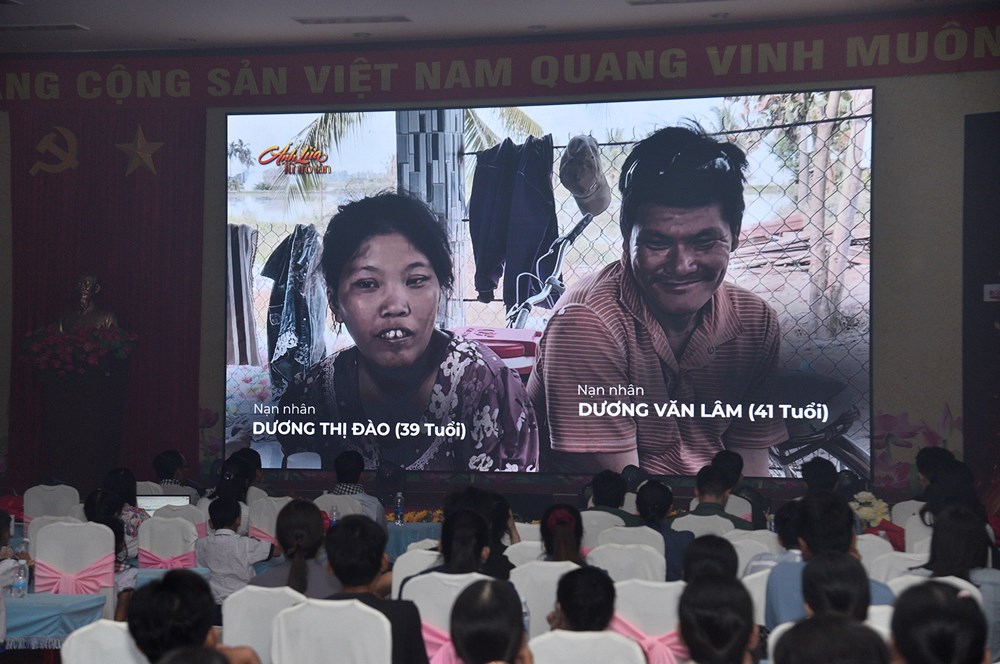 Lan tỏa tinh thần sẻ chia qua chương trình nghệ thuật “Ánh lửa từ tro tàn” - ảnh 6