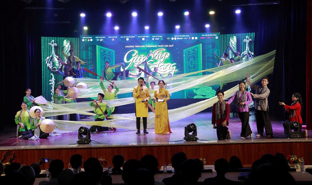 Sinh viên Văn hóa ​lan tỏa tình yêu cải lương qua dự án “Giữ nhịp song lang” - ảnh 1