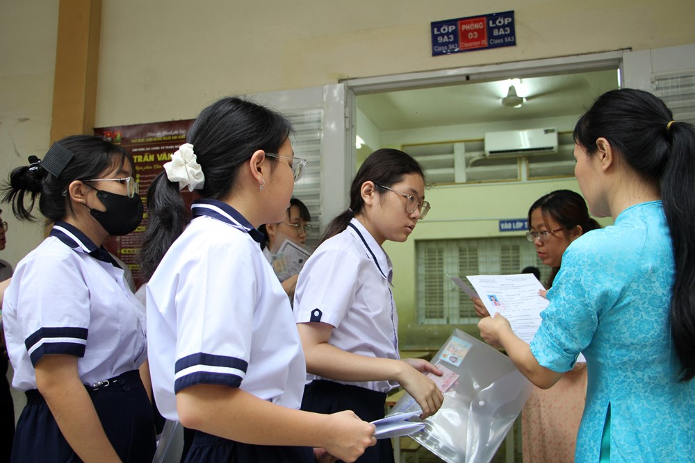 Sáng nay, hơn 151.000 thí sinh TP.HCM thi tuyển sinh lớp 10 công lập - ảnh 1