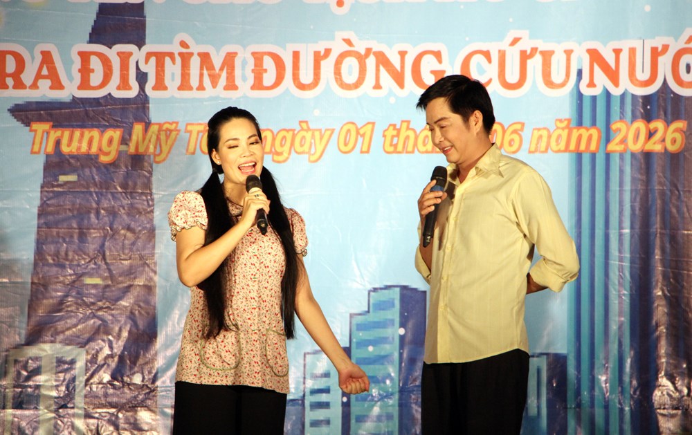 Văn nghệ chào mừng 50 năm Thành phố mang tên Bác tại phường Trung Mỹ Tây - ảnh 9