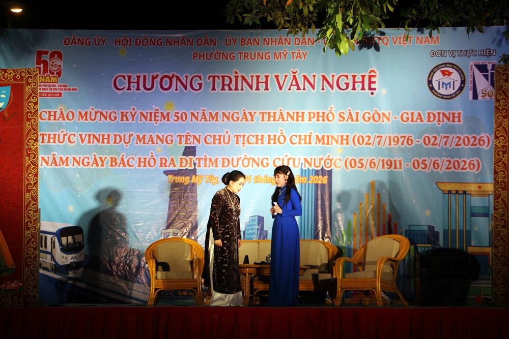 Văn nghệ chào mừng 50 năm Thành phố mang tên Bác tại phường Trung Mỹ Tây - ảnh 4