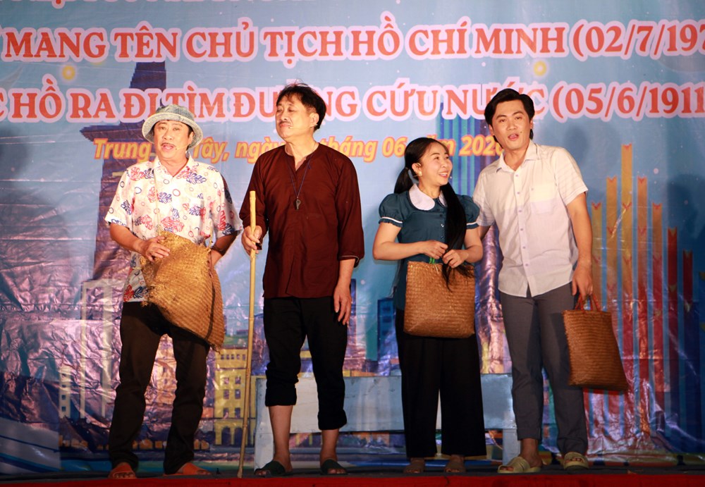 Văn nghệ chào mừng 50 năm Thành phố mang tên Bác tại phường Trung Mỹ Tây - ảnh 5