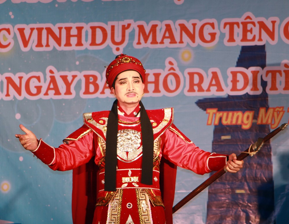 Văn nghệ chào mừng 50 năm Thành phố mang tên Bác tại phường Trung Mỹ Tây - ảnh 6
