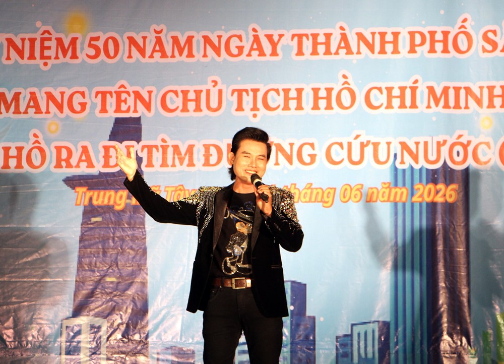 Văn nghệ chào mừng 50 năm Thành phố mang tên Bác tại phường Trung Mỹ Tây - ảnh 10