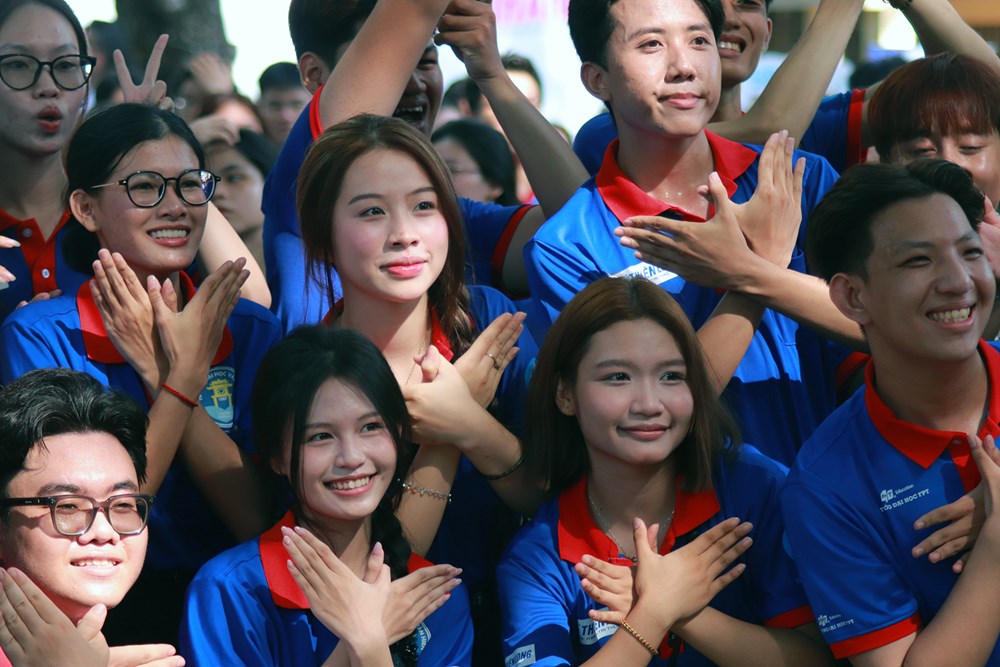 TP.HCM: Hơn 6.000 sinh viên tình nguyện đồng hành cùng sĩ tử - ảnh 5