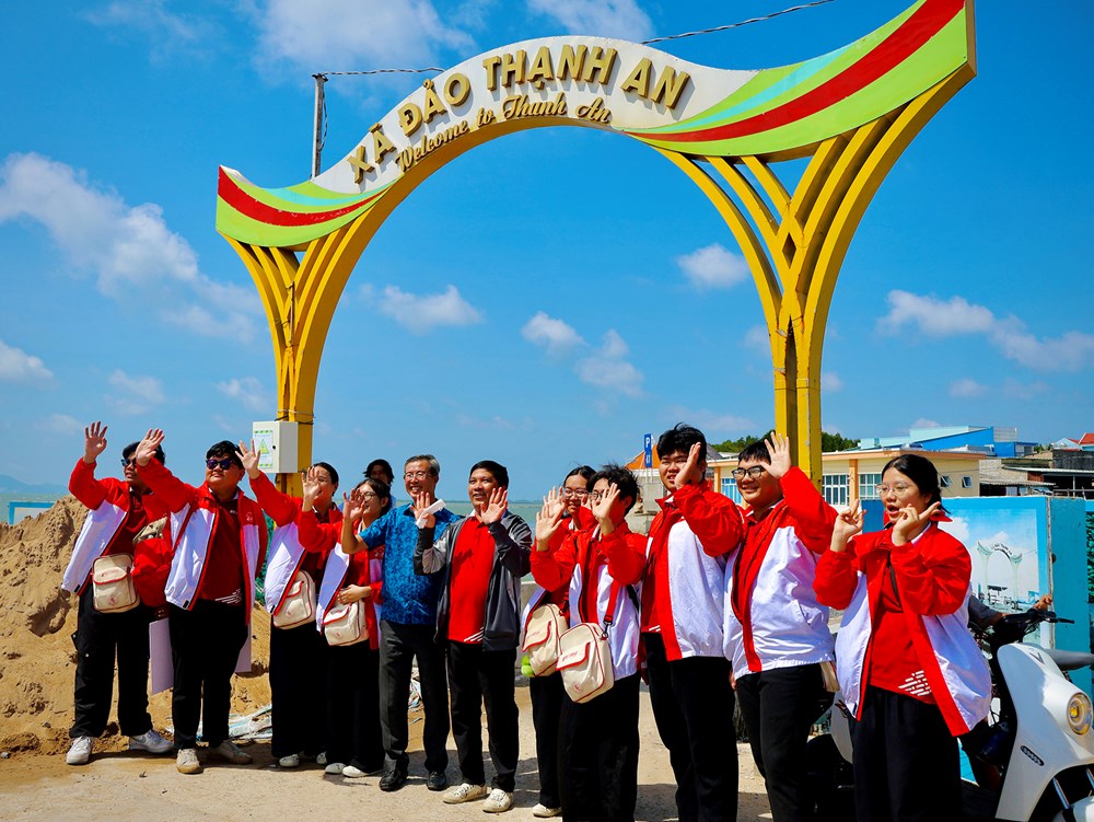 Trao tặng nhạc cụ Marching Band cho xã đảo Thạnh An, TP.HCM - ảnh 4