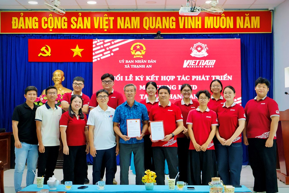 Trao tặng nhạc cụ Marching Band cho xã đảo Thạnh An, TP.HCM - ảnh 2
