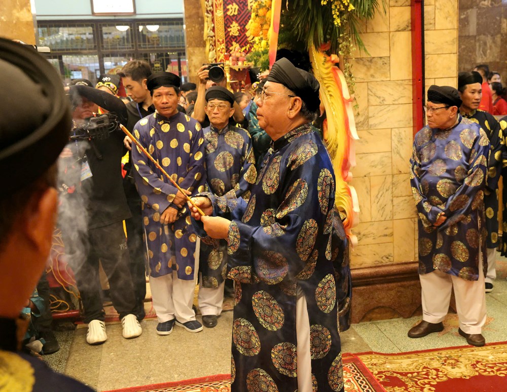 Dòng người đổ về dự Lễ phục hiện rước tượng Bà Chúa Xứ núi Sam năm 2026 - ảnh 5