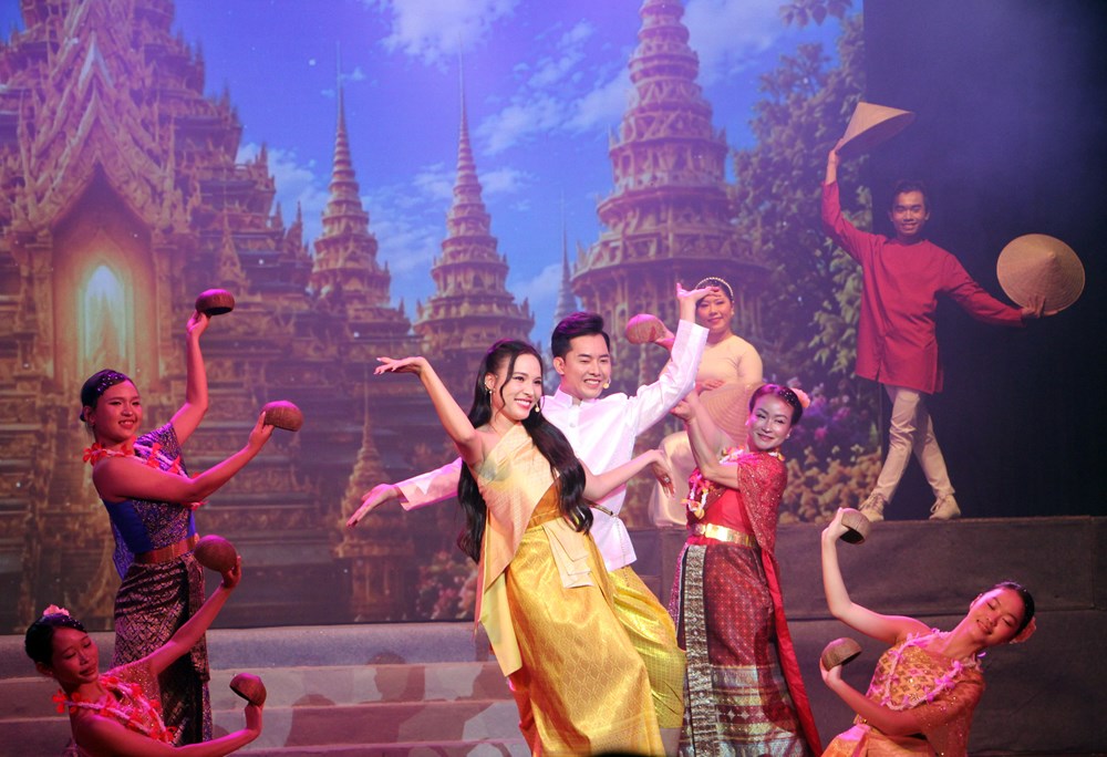 Lê Hậu thực hiện liveshow kỷ niệm 14 năm gắn bó với nghệ thuật - ảnh 2
