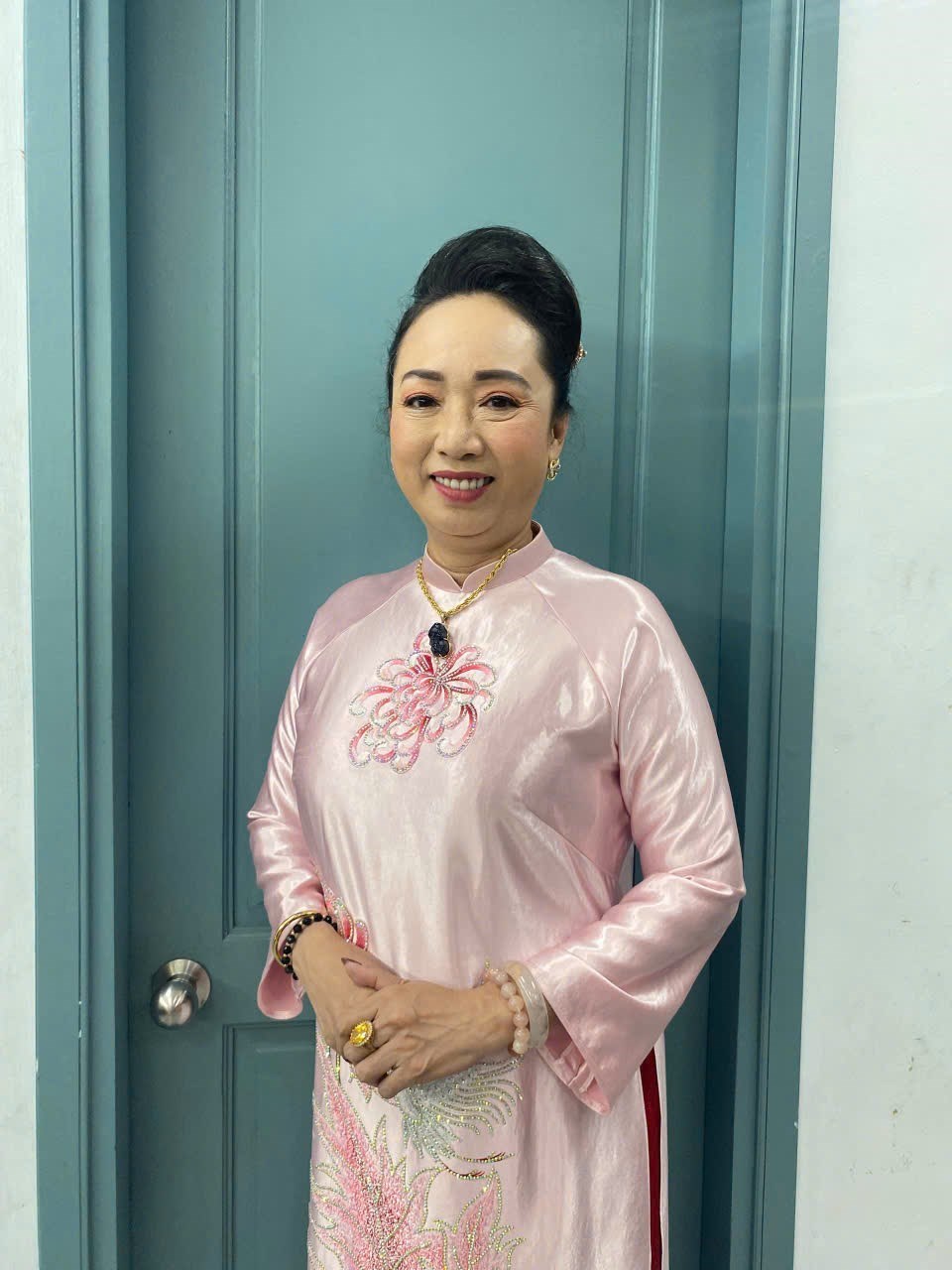 “Ngân mãi chuông vàng” tháng 6 mang đến vở cải lương “Dưới hai màu áo” - ảnh 2