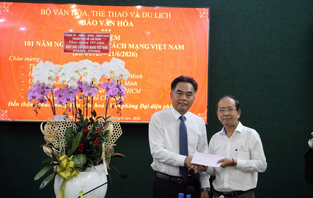 Lãnh đạo TP.HCM thăm, chúc mừng Báo Văn Hóa nhân Ngày Báo chí Cách mạng Việt Nam - ảnh 3