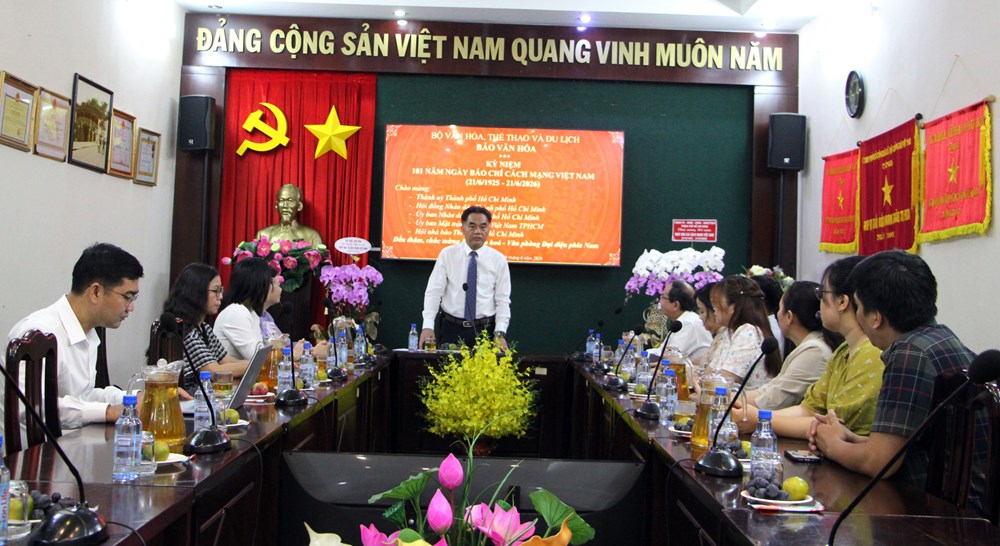 Lãnh đạo TP.HCM thăm, chúc mừng Báo Văn Hóa nhân Ngày Báo chí Cách mạng Việt Nam - ảnh 1