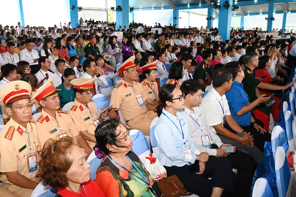 TP.HCM trọng thể kỷ niệm 50 năm Ngày Thành phố vinh dự mang tên Bác - ảnh 7