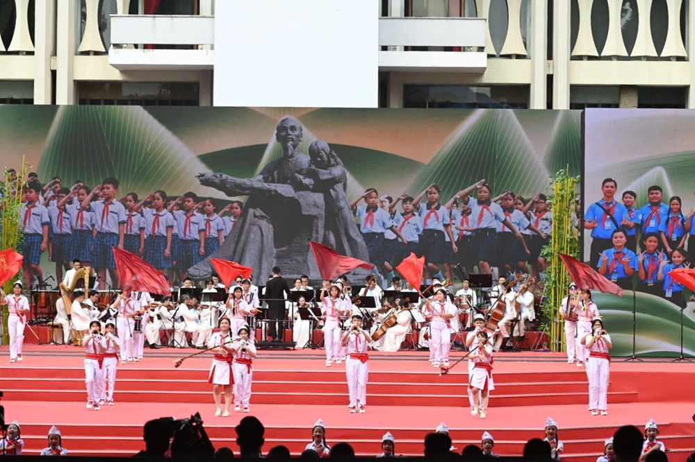 TP.HCM trọng thể kỷ niệm 50 năm Ngày Thành phố vinh dự mang tên Bác - ảnh 6