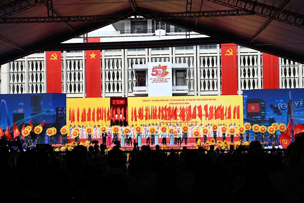 TP.HCM trọng thể kỷ niệm 50 năm Ngày Thành phố vinh dự mang tên Bác - ảnh 13