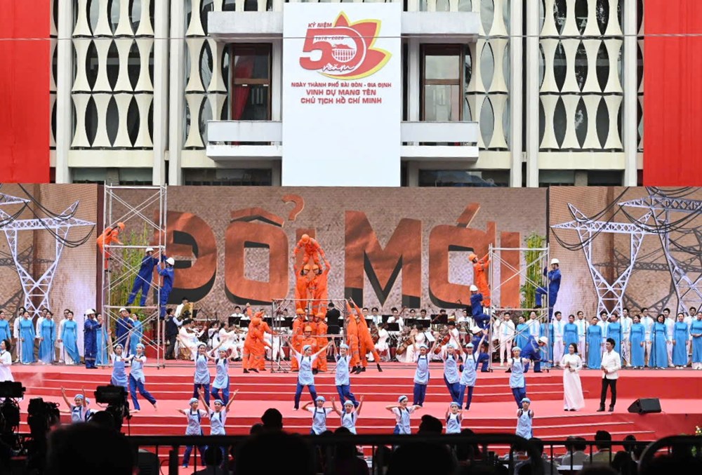 TP.HCM trọng thể kỷ niệm 50 năm Ngày Thành phố vinh dự mang tên Bác - ảnh 12