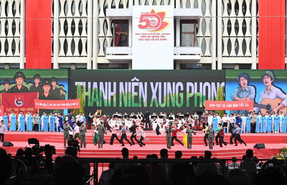 TP.HCM trọng thể kỷ niệm 50 năm Ngày Thành phố vinh dự mang tên Bác - ảnh 9