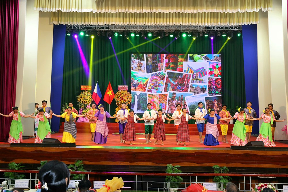 Cần Thơ tổ chức kỷ niệm 50 năm thiết lập quan hệ ngoại giao Việt Nam - Philippines - ảnh 6