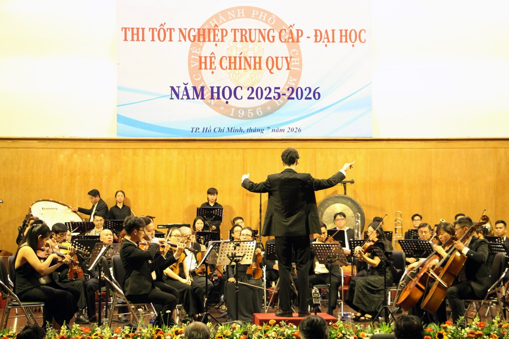 Sinh viên Nhạc viện TP.HCM thi tốt nghiệp với dàn nhạc giao hưởng - ảnh 3