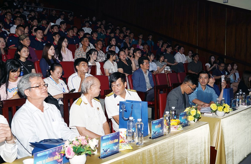 Sinh viên lan tỏa giá trị văn hóa biển đảo đến người trẻ - ảnh 5