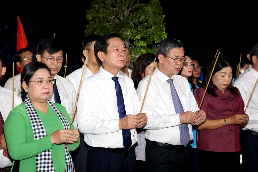 Thắp nến tri ân 42.538 Anh hùng liệt sĩ quê hương Cần Thơ - ảnh 7