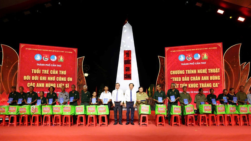 Thắp nến tri ân 42.538 Anh hùng liệt sĩ quê hương Cần Thơ - ảnh 12