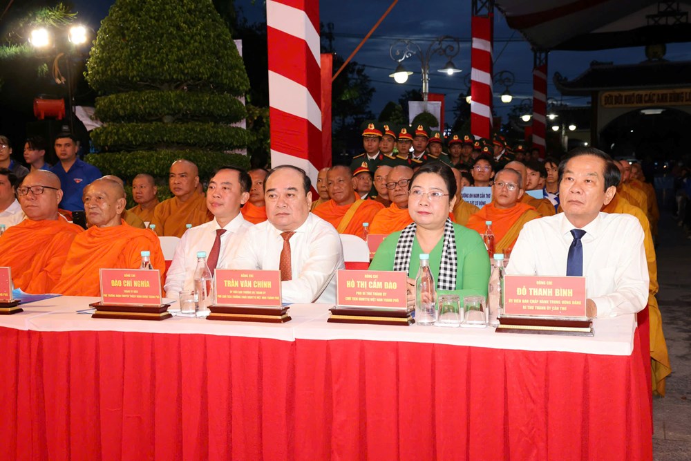 Thắp nến tri ân 42.538 Anh hùng liệt sĩ quê hương Cần Thơ - ảnh 2
