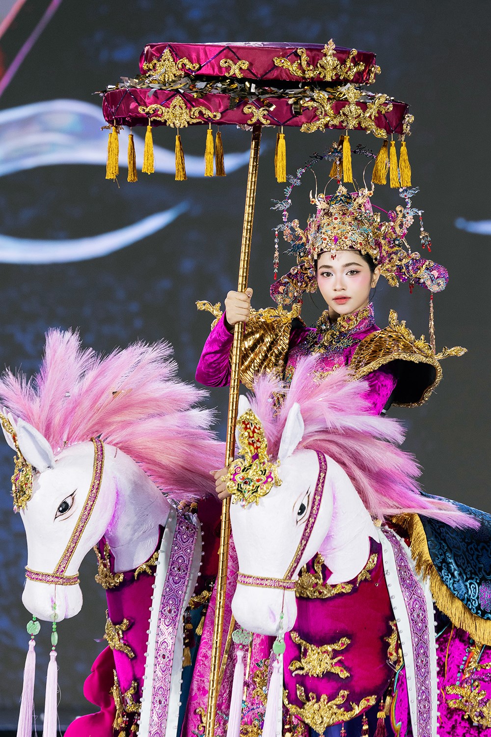 Mãn nhãn phần thi Trang phục Văn hóa Dân tộc tại Miss Grand Vietnam 2026 - ảnh 4