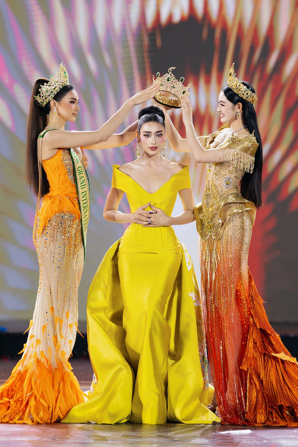Emoura Phạm đăng quang Miss Grand Vietnam 2026 - ảnh 1
