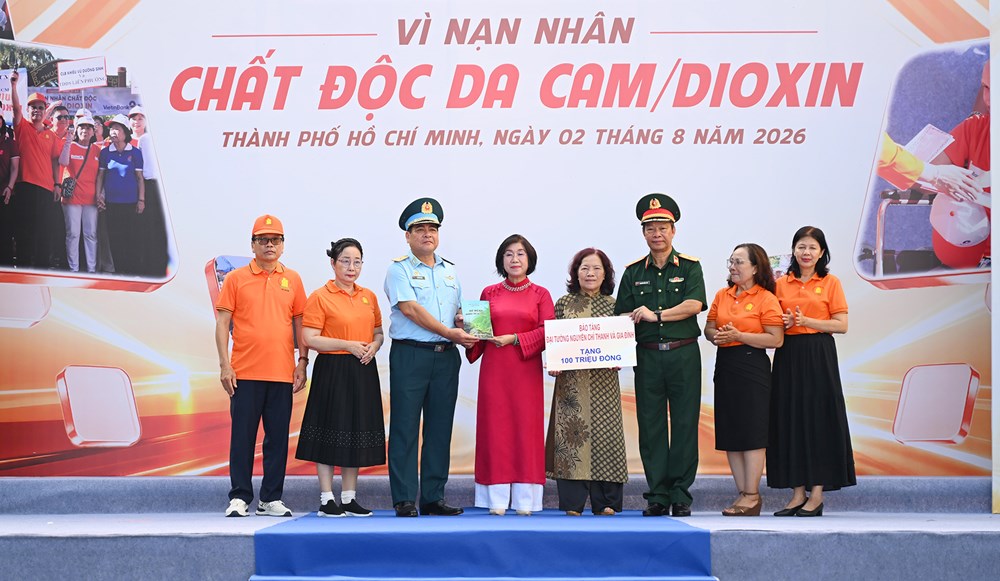Hơn 5.000 người đi bộ vì nạn nhân chất độc da cam/dioxin - ảnh 4