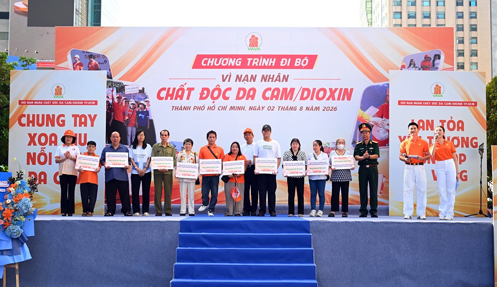 Hơn 5.000 người đi bộ vì nạn nhân chất độc da cam/dioxin - ảnh 5