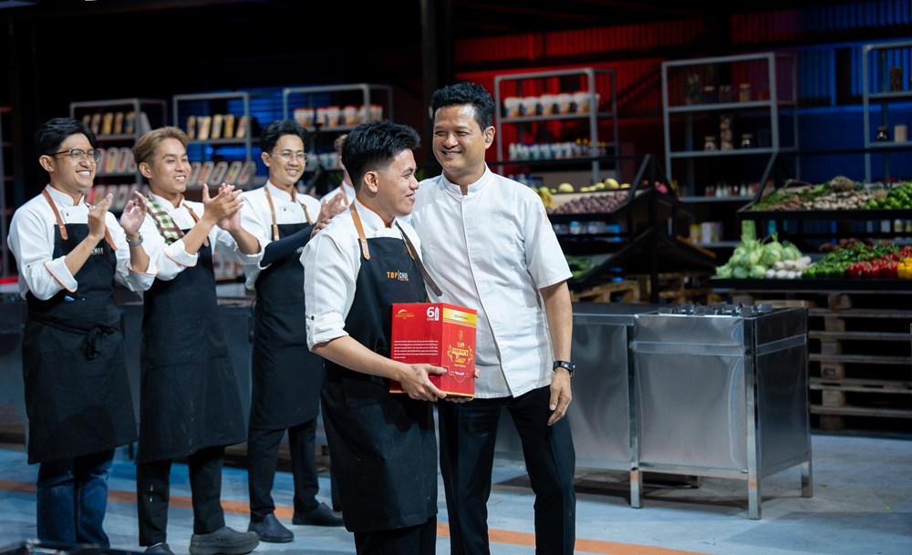 Các đầu bếp xử lý những nguyên liệu “khó nhằn” ngay tập đầu - ảnh 10