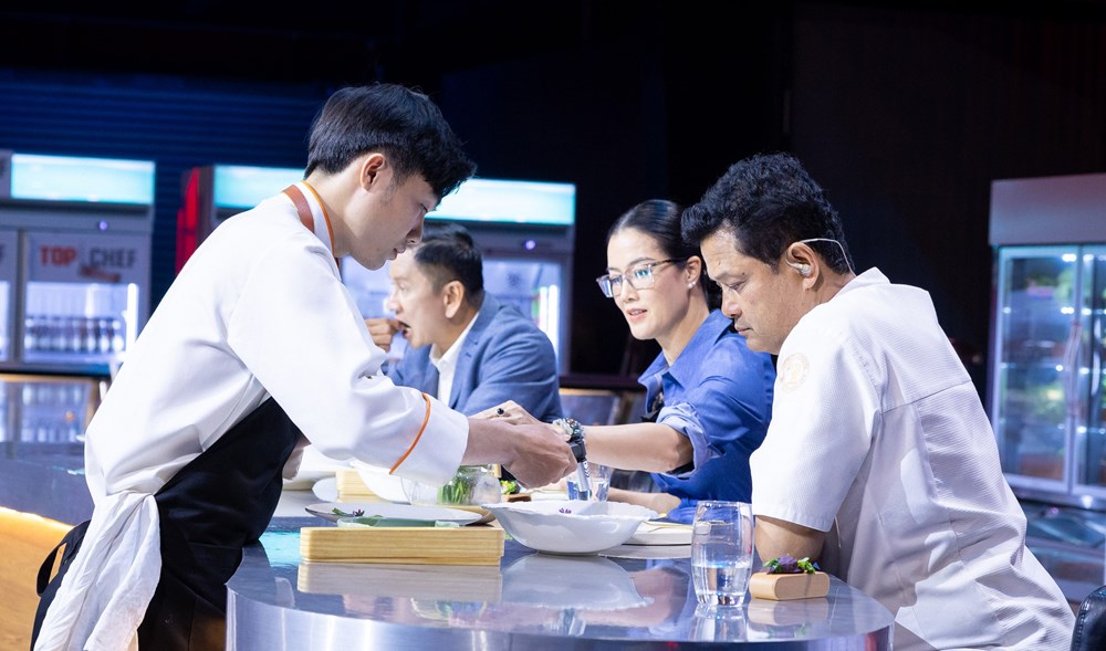 Các đầu bếp xử lý những nguyên liệu “khó nhằn” ngay tập đầu - ảnh 5