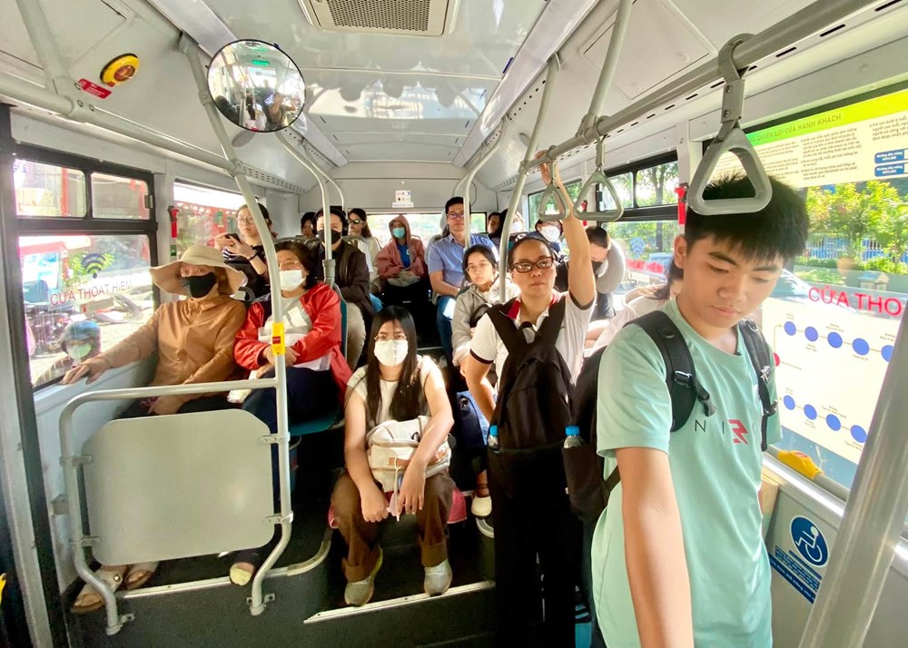 Sau hơn một tháng miễn vé, xe buýt TP.HCM phục vụ bao nhiêu lượt khách? - ảnh 1