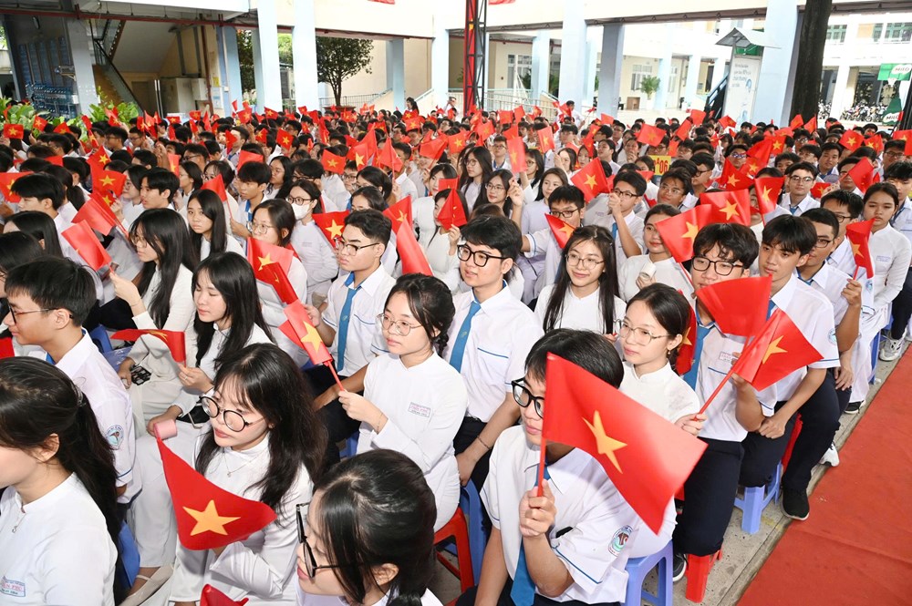 Bộ GD&ĐT chỉ đạo không kéo dài phần lễ sau khai giảng chung - ảnh 2