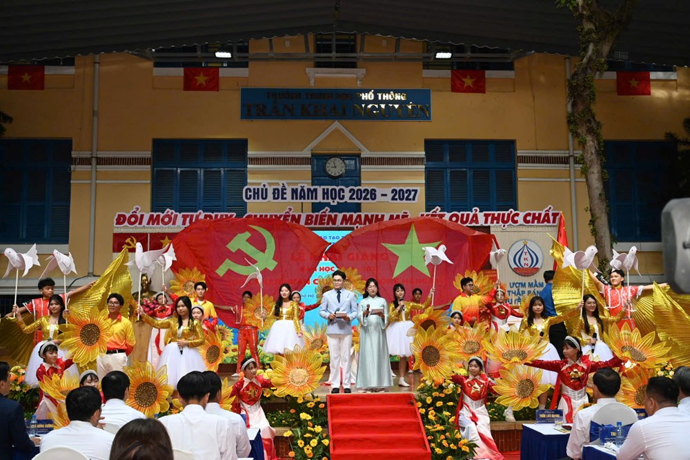 Hơn 2,6 triệu học sinh TP.HCM bước vào năm học mới - ảnh 5