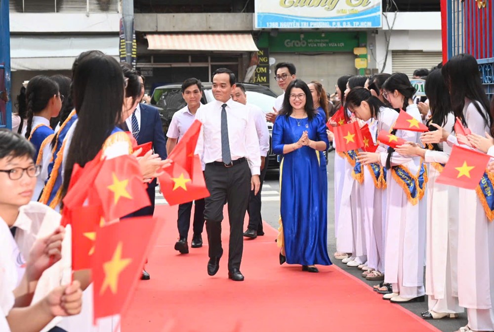 Hơn 2,6 triệu học sinh TP.HCM bước vào năm học mới - ảnh 1