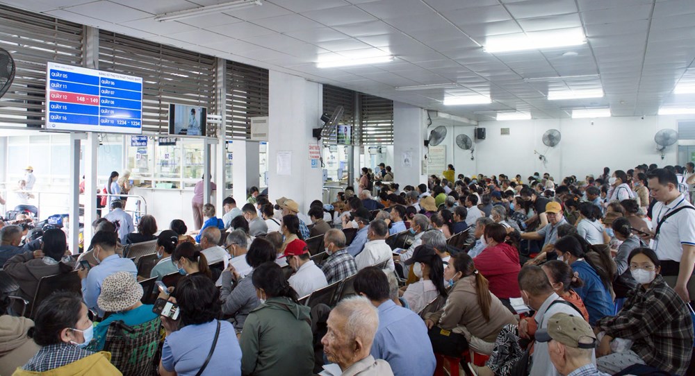 Bệnh nhân đến khám và điều trị trong ngày tại Bệnh viện Chợ Rẫy cao kỷ lục - ảnh 1
