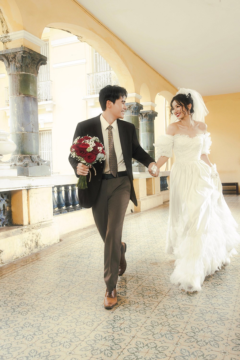 Võ Tấn Phát và Lê Hạ Anh tung ảnh cưới của Tâm và Ánh trong “Lên hương” - ảnh 2