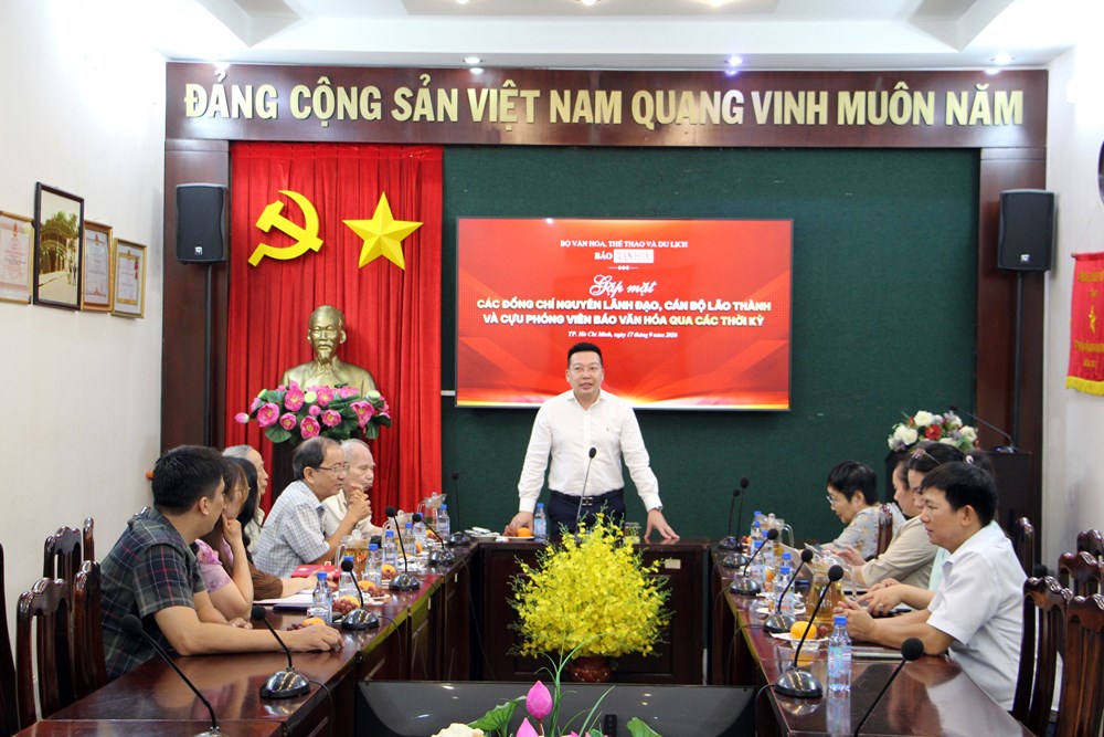 Báo Văn Hóa gặp mặt các thế hệ cán bộ, phóng viên tại TP.HCM - ảnh 1