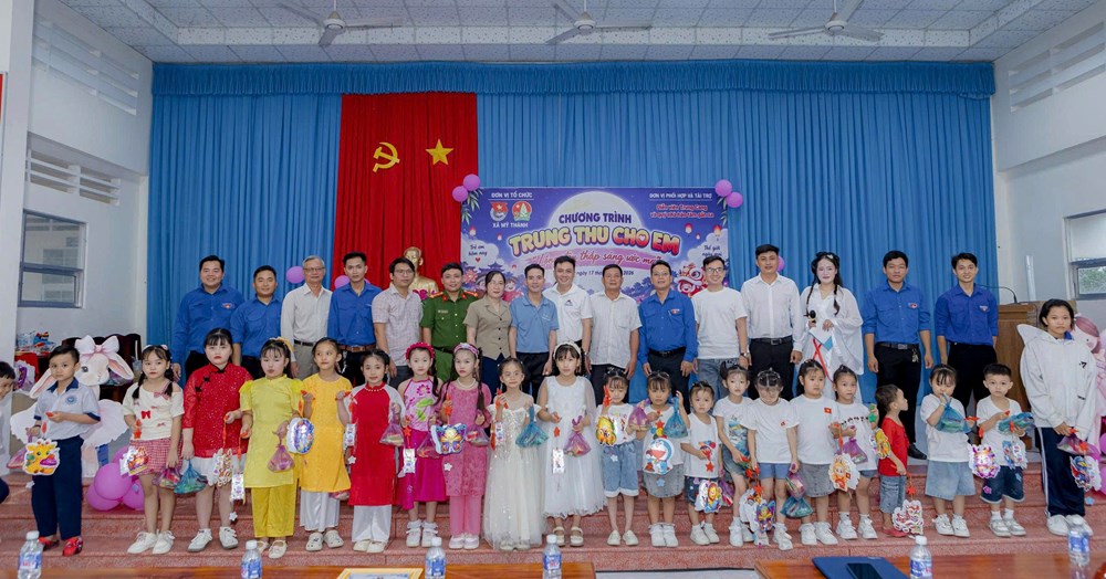 “Trung thu cho em” trao quà cho học sinh khó khăn tại Đồng Tháp - ảnh 2