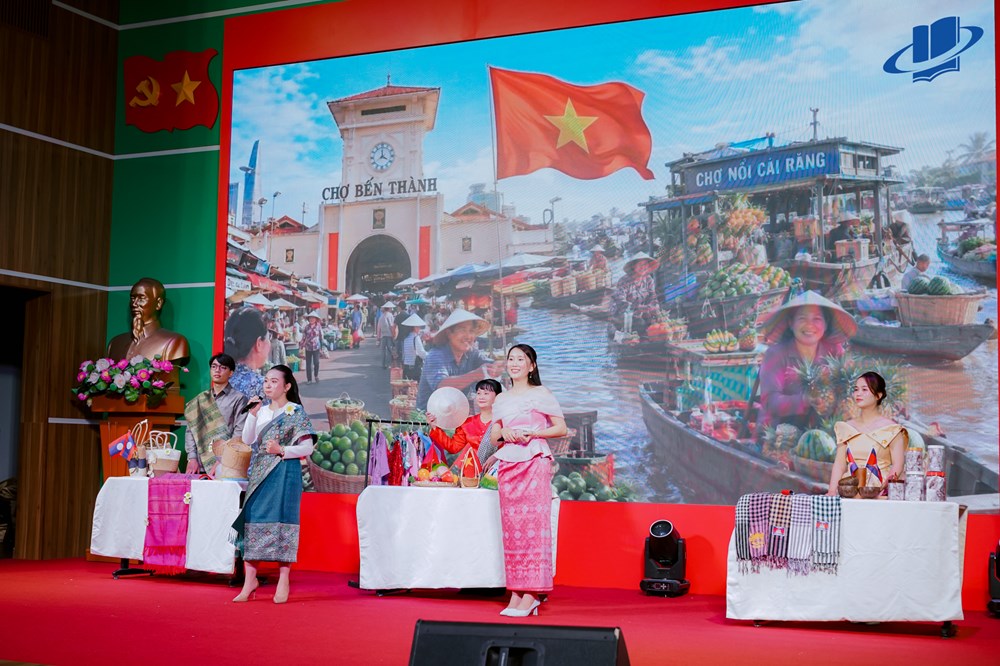 Sinh viên Lào, Campuchia kể chuyện Mê Kông bằng tiếng Việt - ảnh 2