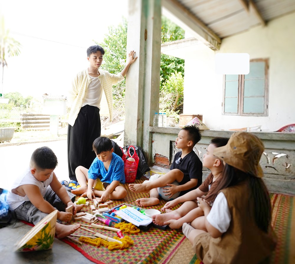 Các bố học làm đồ chơi tre, Dương Lâm gửi tóc vào món quà tặng con - ảnh 2