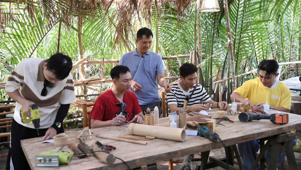 Các bố học làm đồ chơi tre, Dương Lâm gửi tóc vào món quà tặng con - ảnh 5