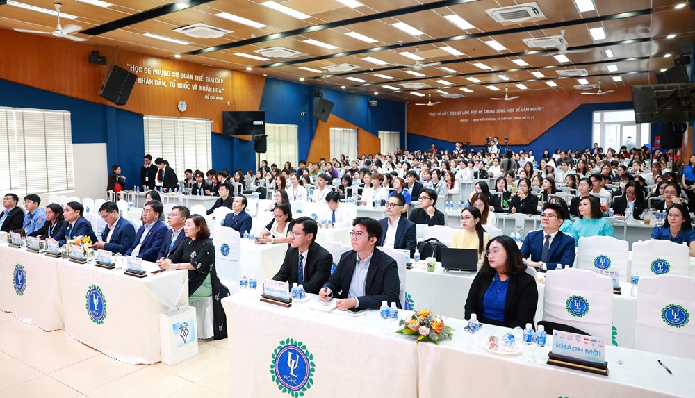 Sinh viên rèn luyện kỹ năng tranh tụng trong phiên tòa giả định - ảnh 2