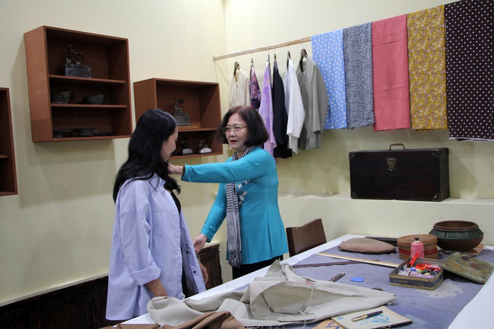 Bảo tàng Phụ nữ Nam Bộ kể chuyện chiếc áo bà ba - ảnh 5